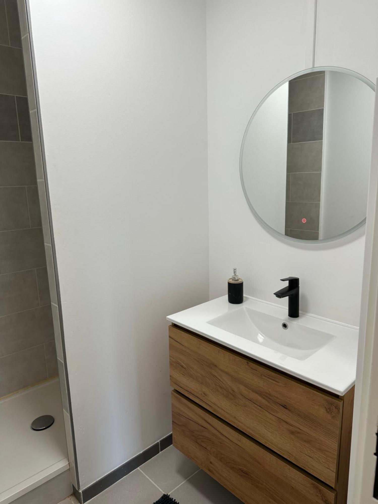Le Grand Parc 13 - 2 Chambres - Wifi - Parking Châteauroux Eksteriør billede